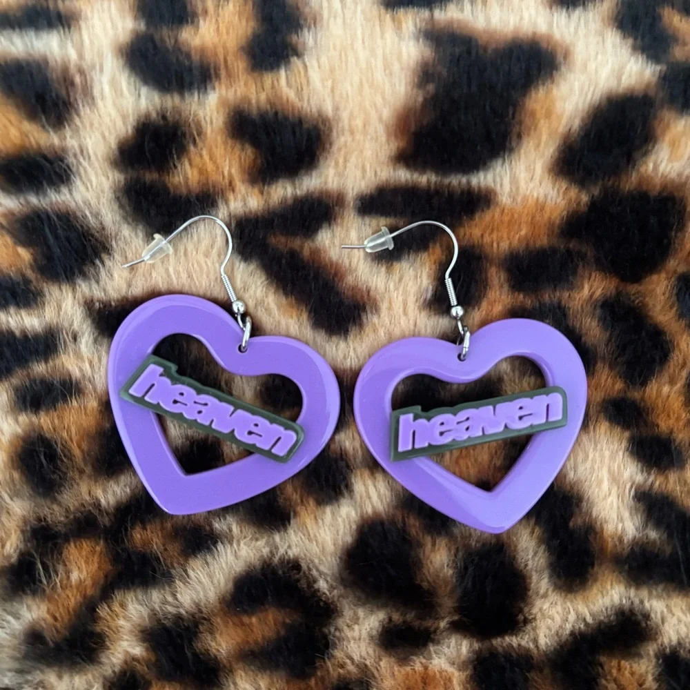 MARC JACOBS HEAVEN
Heart Earrings - Picture 2 of 3